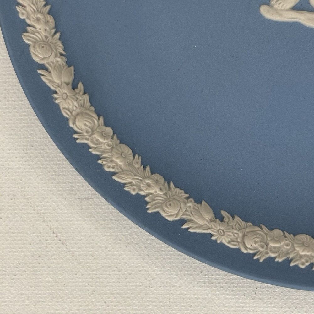 Vintage Wedgwood Blue Jasperware 6.5" Plate - Cupid / Cherub with Bow & Arrow - Picture 12 of 16